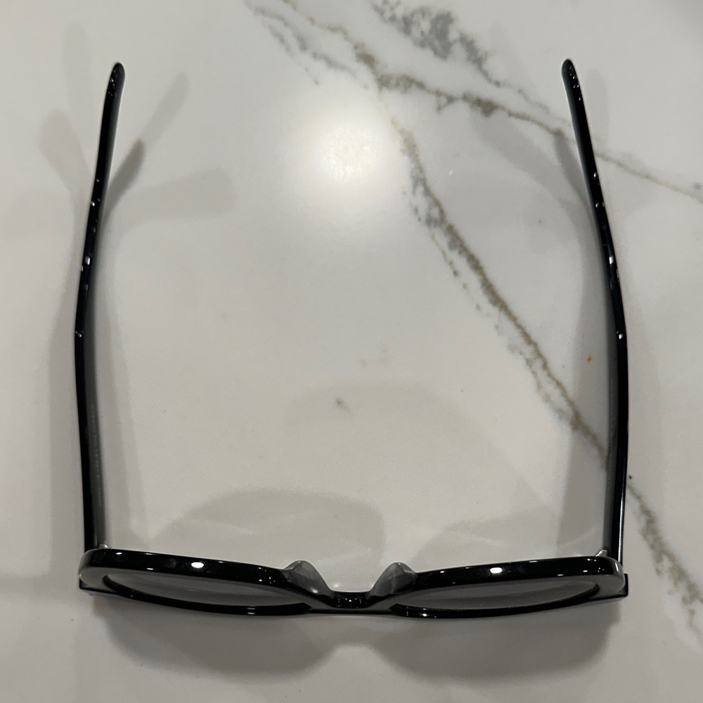 DIFF Carson Black Sunglasses - Picture 6 of 10